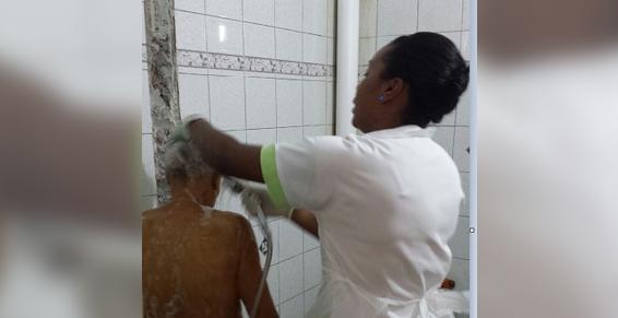 Soin d'hygiène - Shampoing - Infirmière au Lamentin en Martinique avec le cabinet Fabienne Latour 