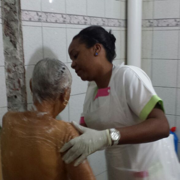 Aide à la toilette au Lamentin en Martinique avec le cabinet d'infirmière Fabienne Latour 