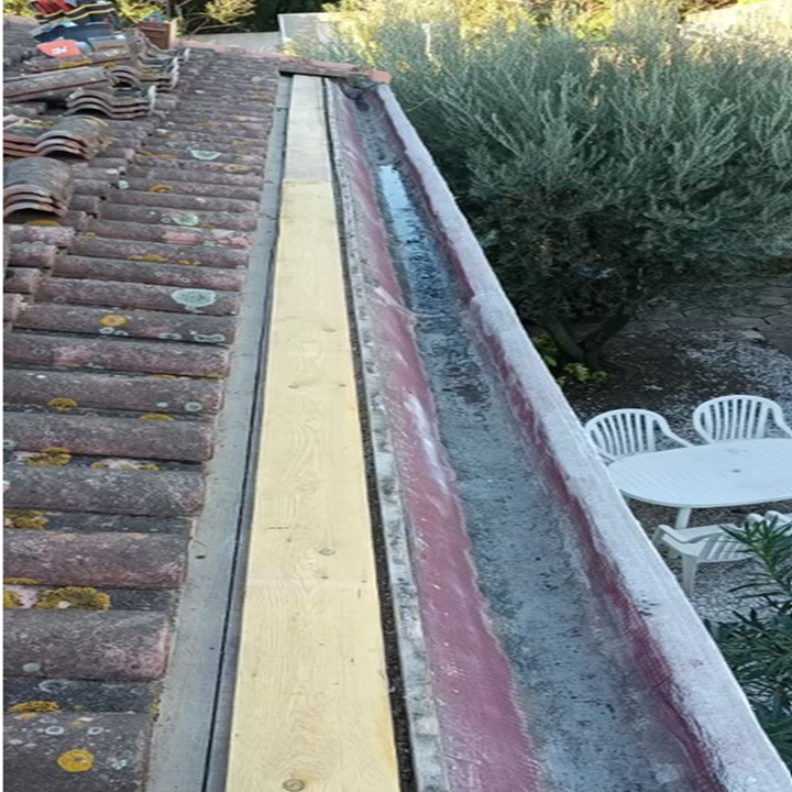 Ancienne gouttière de toit