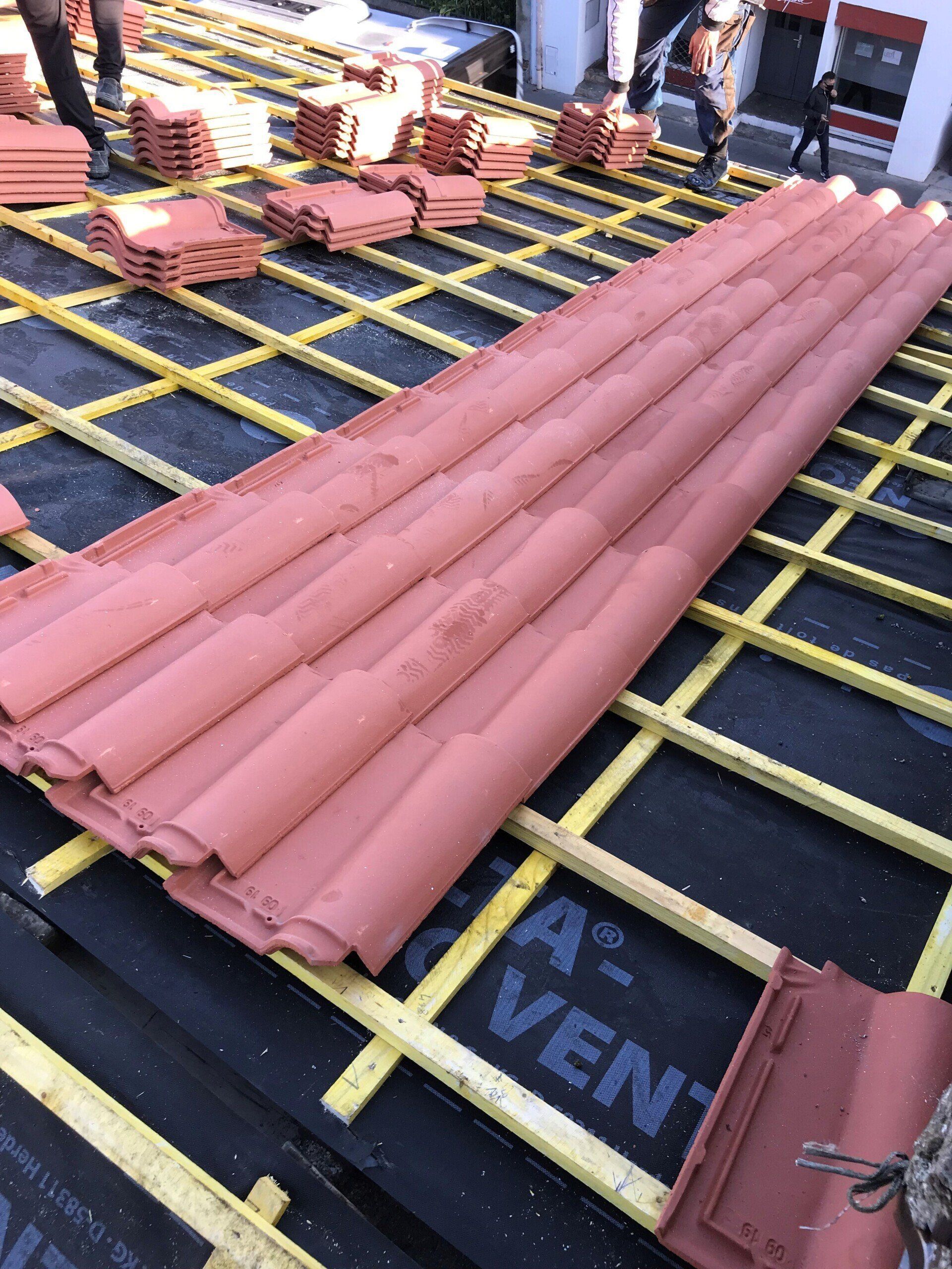 Panneau de toiture en tuiles