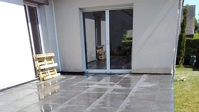 Étanchéité sous des dalles sur plots