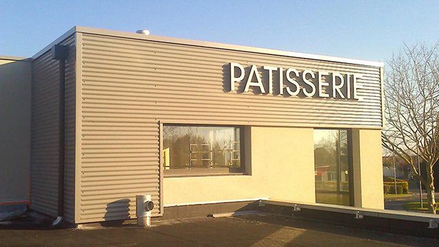 Étanchéité sur support béton, mise en œuvre du bardage