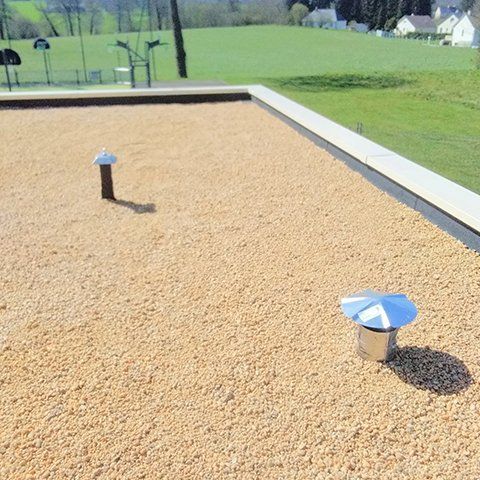 Réalisation d’une étanchéité sur support béton avec protection gravillon