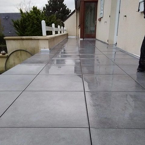 Réalisation d’une étanchéité sous dalle sur plots support béton