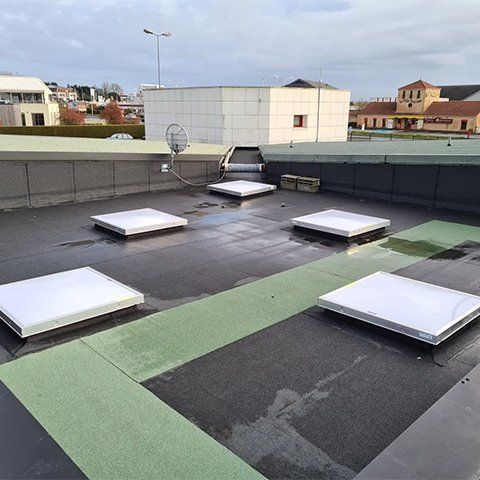 Réalisation d’une étanchéité autoprotégée sur support béton