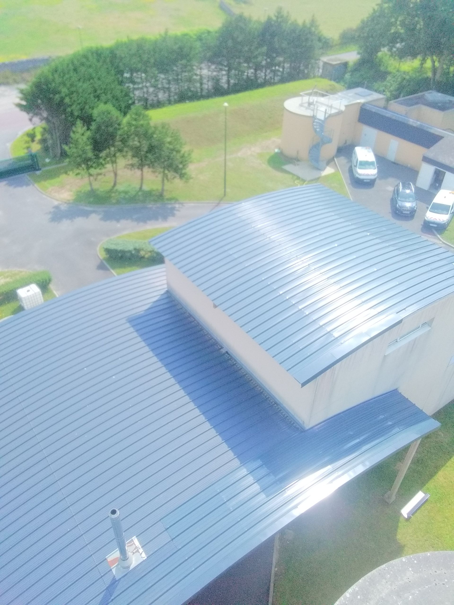 Couverture de toit bac acier à Agon-Coutainville réalisée par Bessin Étanchéité