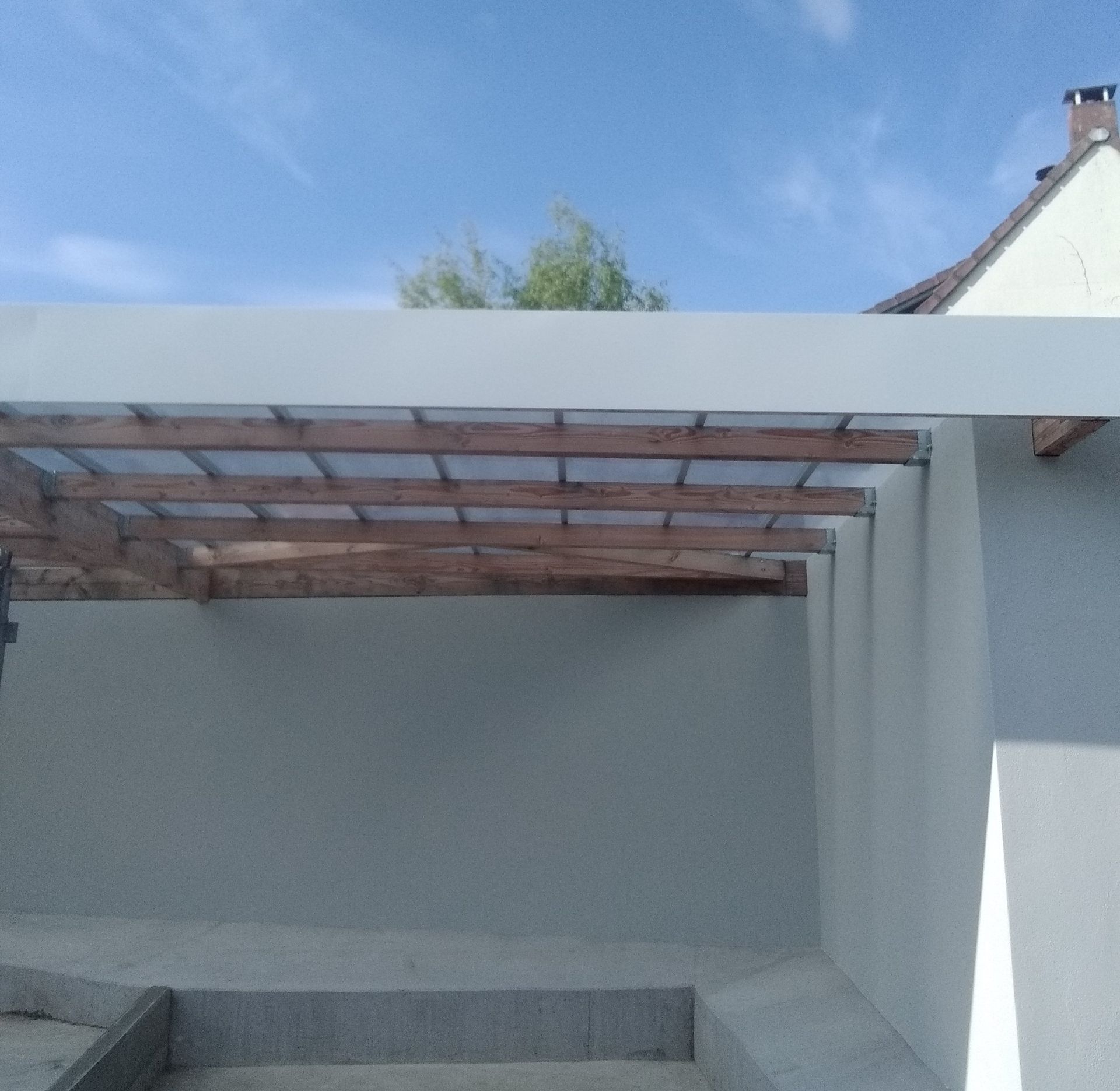 Couverture de toit bac acier d'une école, réalisée par Bessin Étanchéité