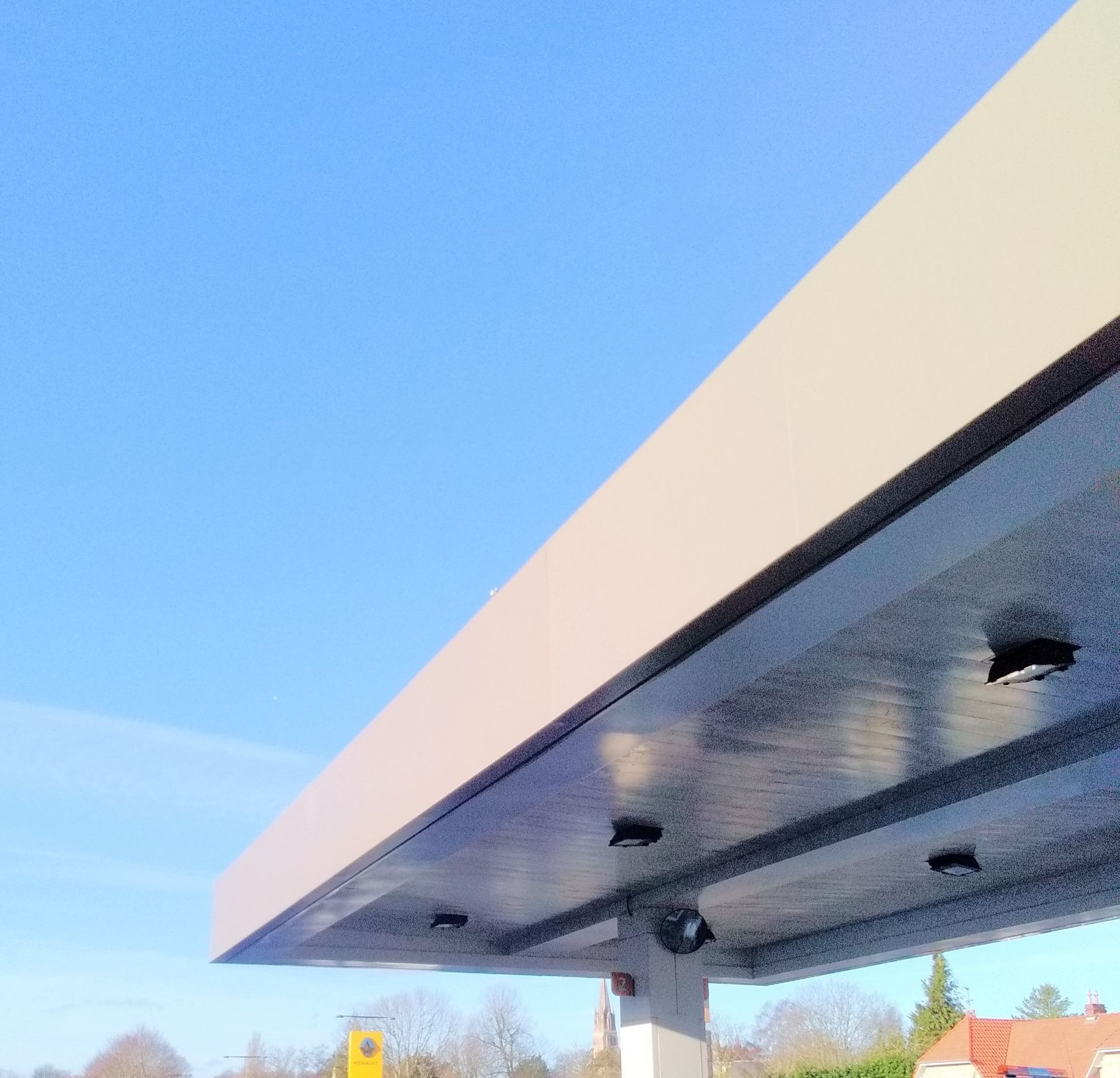 Réalisation d'un bardage métallique d'une station essence à Bayeux