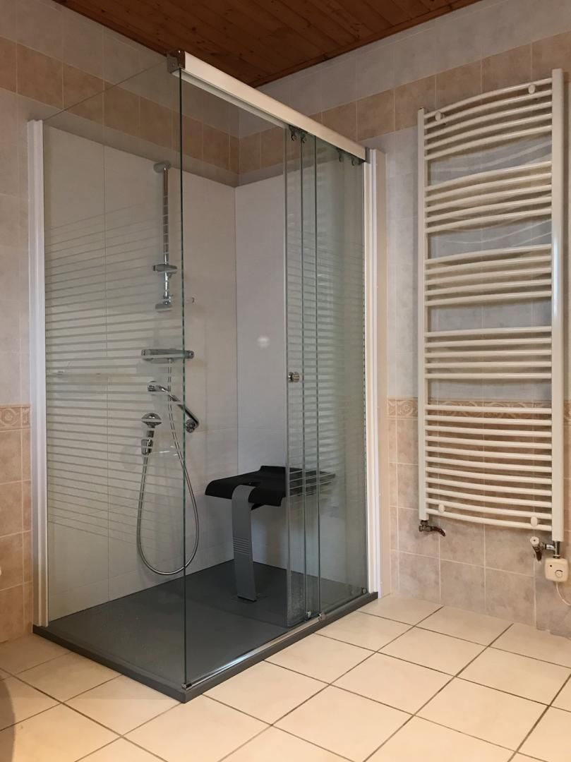 Cabine de douche pour PMR