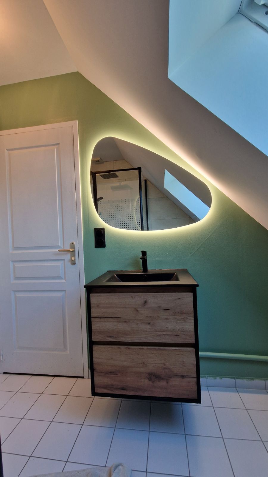 Lavabo avec lumière personnalisée