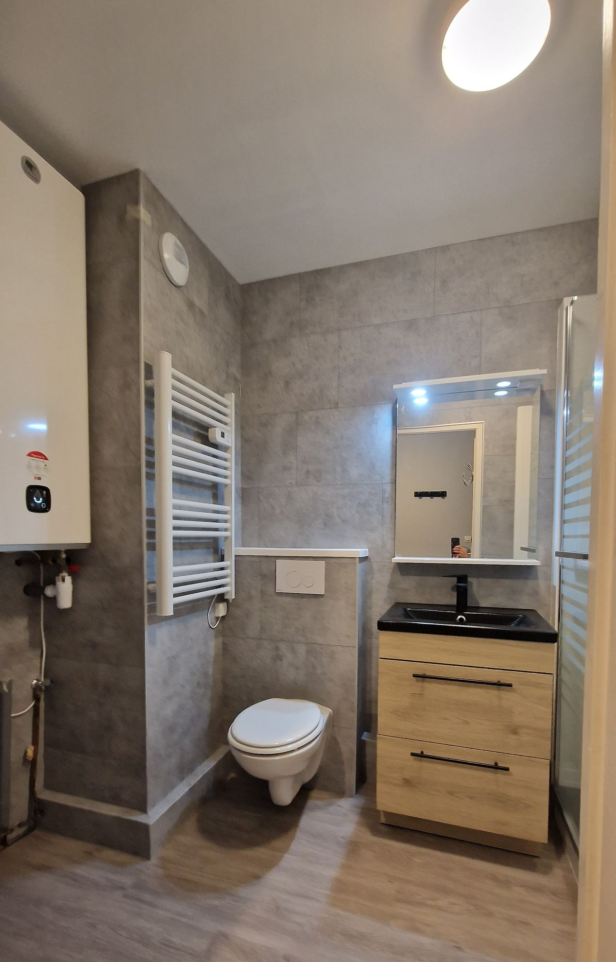 Rénovation de lavabo noir