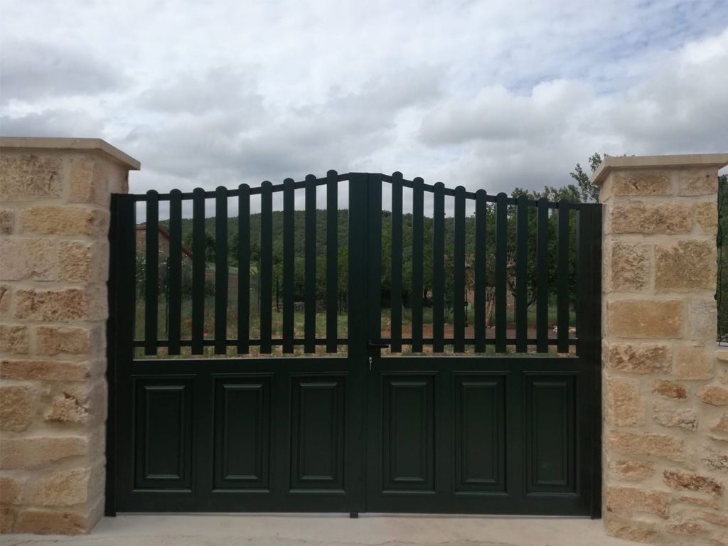 Fabricación de puertas correderas en Villarcayo