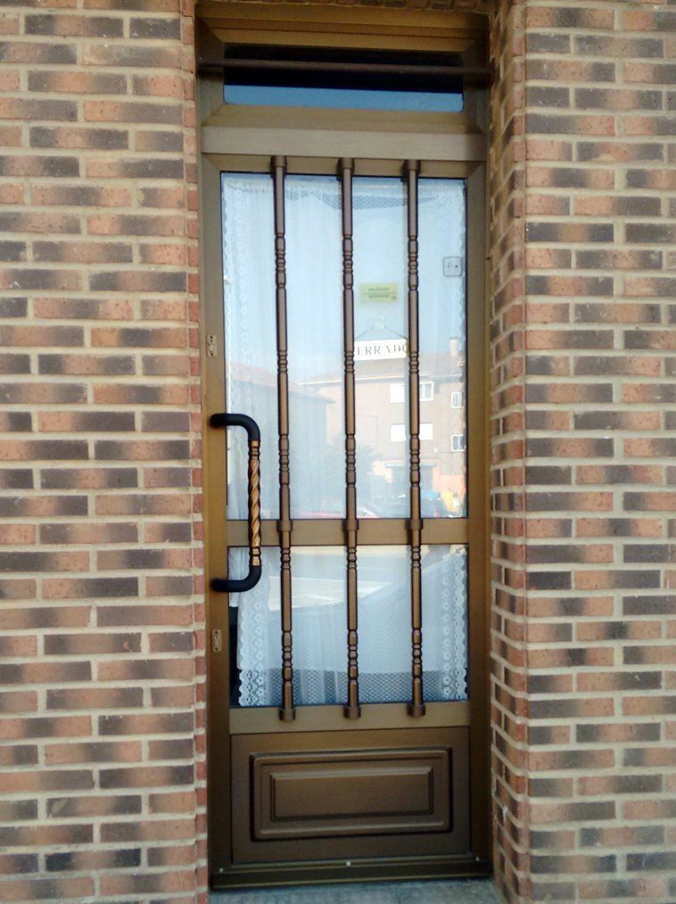 Encuentra puertas y ventanas en Villarcayo y Portugalete a medida