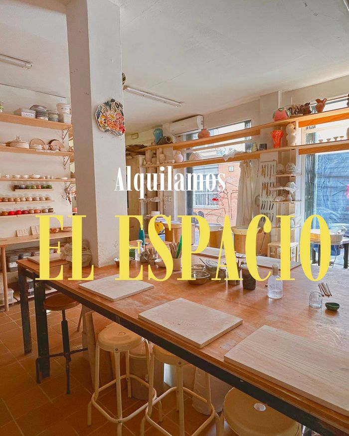 Cartel de taller “Viernes Crudo” en rojo y azul con actividades de alfarería y precio de 40€.