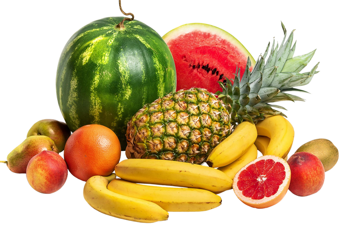 Assortiment de fruits frais : pastèque, ananas, bananes, pamplemousse, poires et pêches.