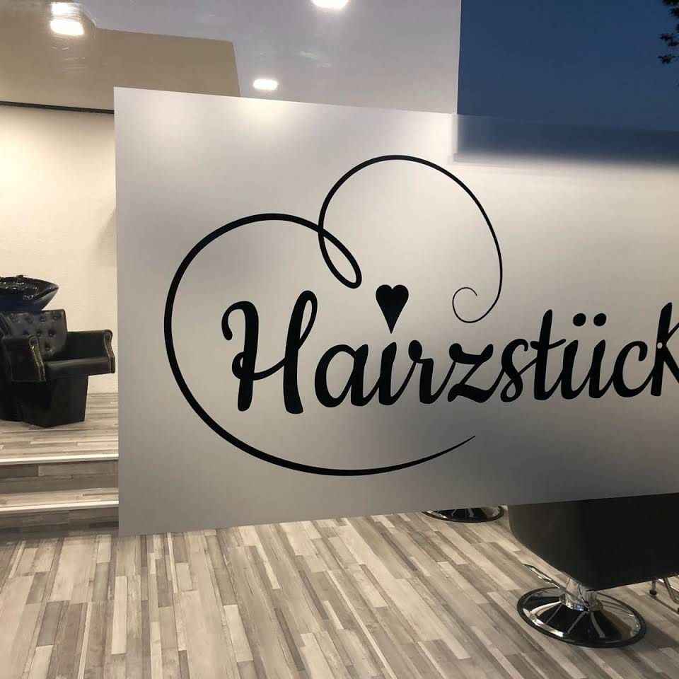 Hairzstücklogo an Eingangstüre