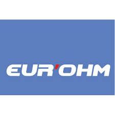 Logo EUROHM blanc sur fond bleu avec une apostrophe rouge.