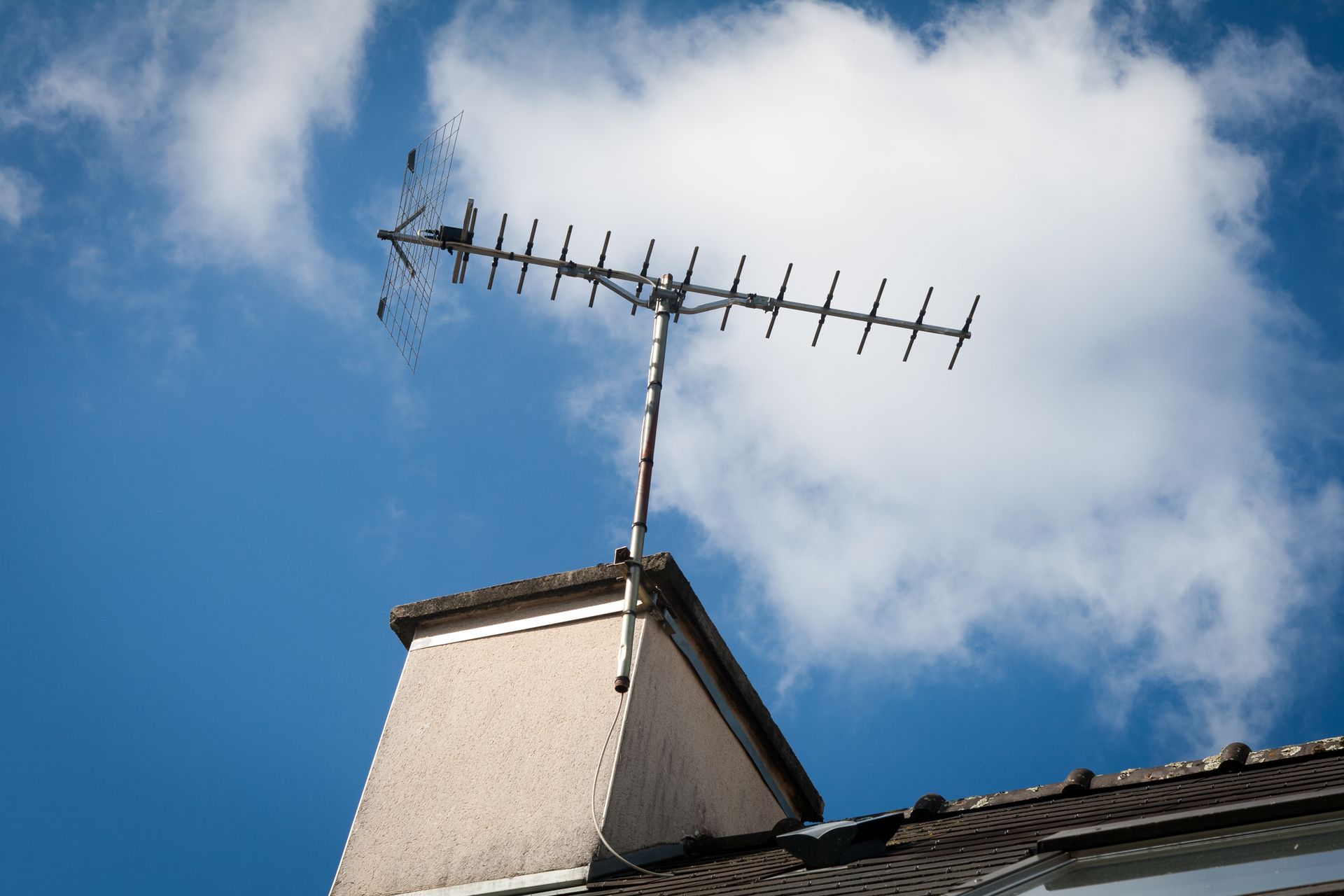 Antenne sur un toit