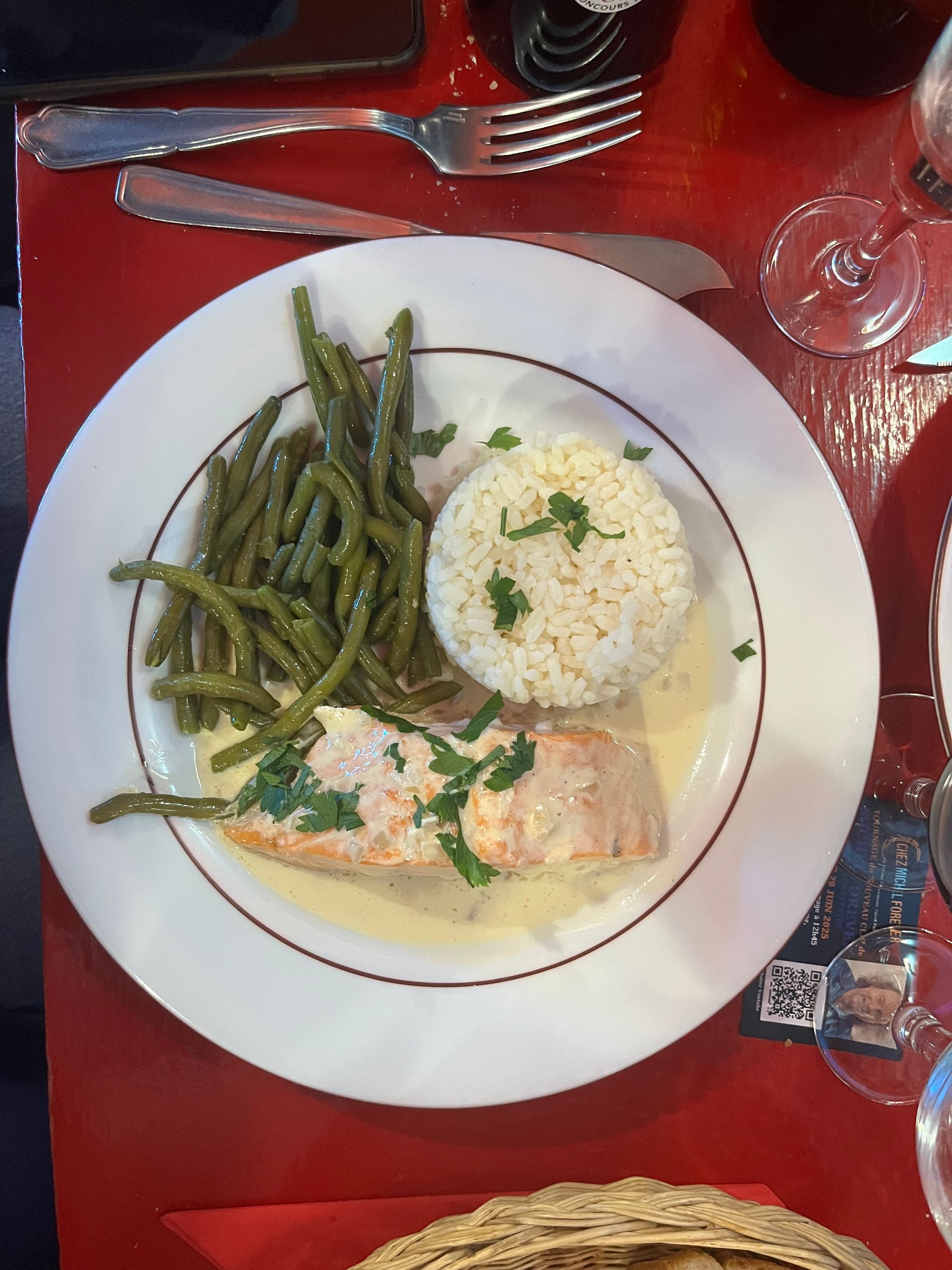 Saumon au beurre blanc avec haricots verts et riz