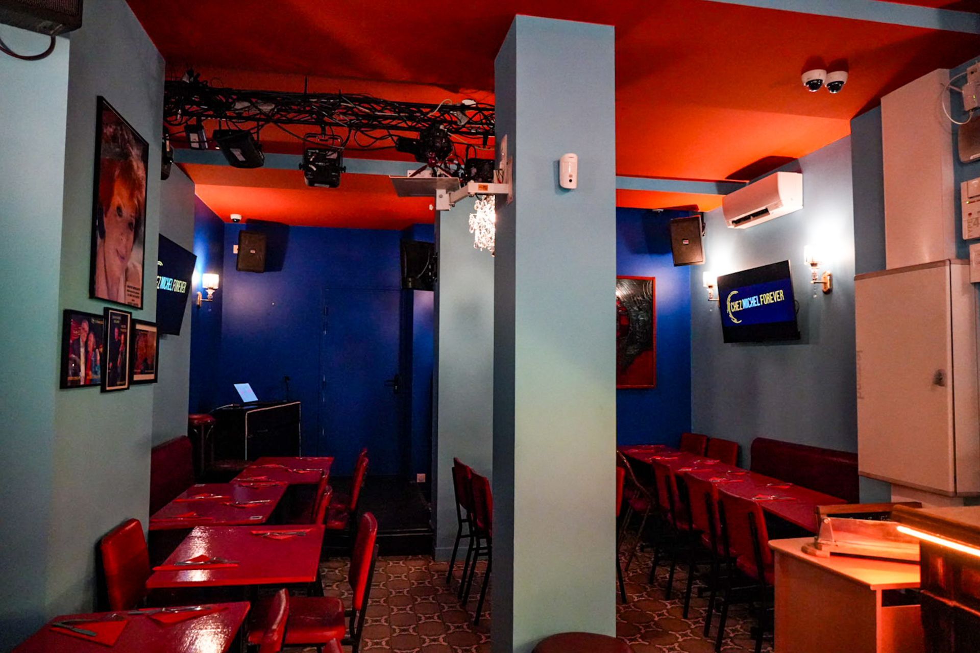 Vue d'ensemble du restaurant du cabaret