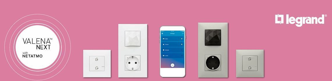 Un logotipo de Legrand está sobre un fondo rosa.