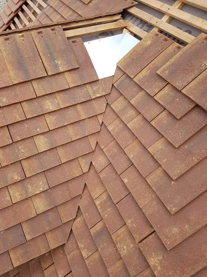 Gros plan sur des tuiles plates