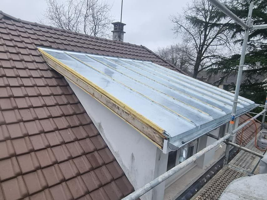 Avancée de toit en zinc