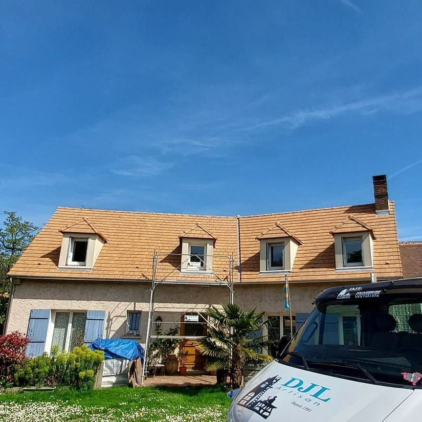 Un toit en tuiles plates après rénovation