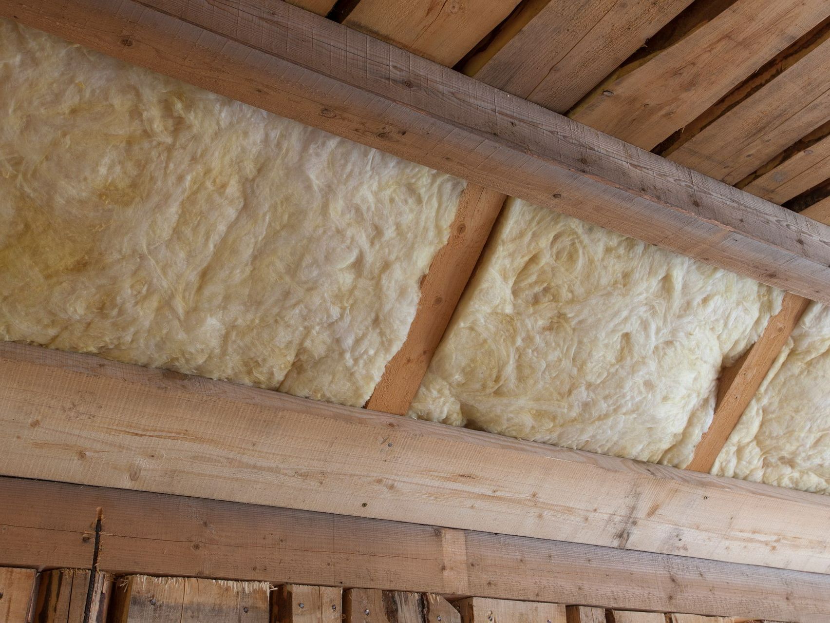Panneaux isolants dans des combles