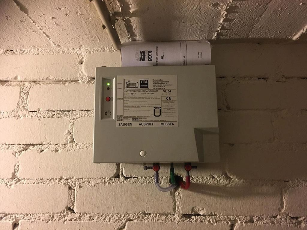 Eine weiße Schachtel mit einem Etikett mit der Aufschrift „hb“