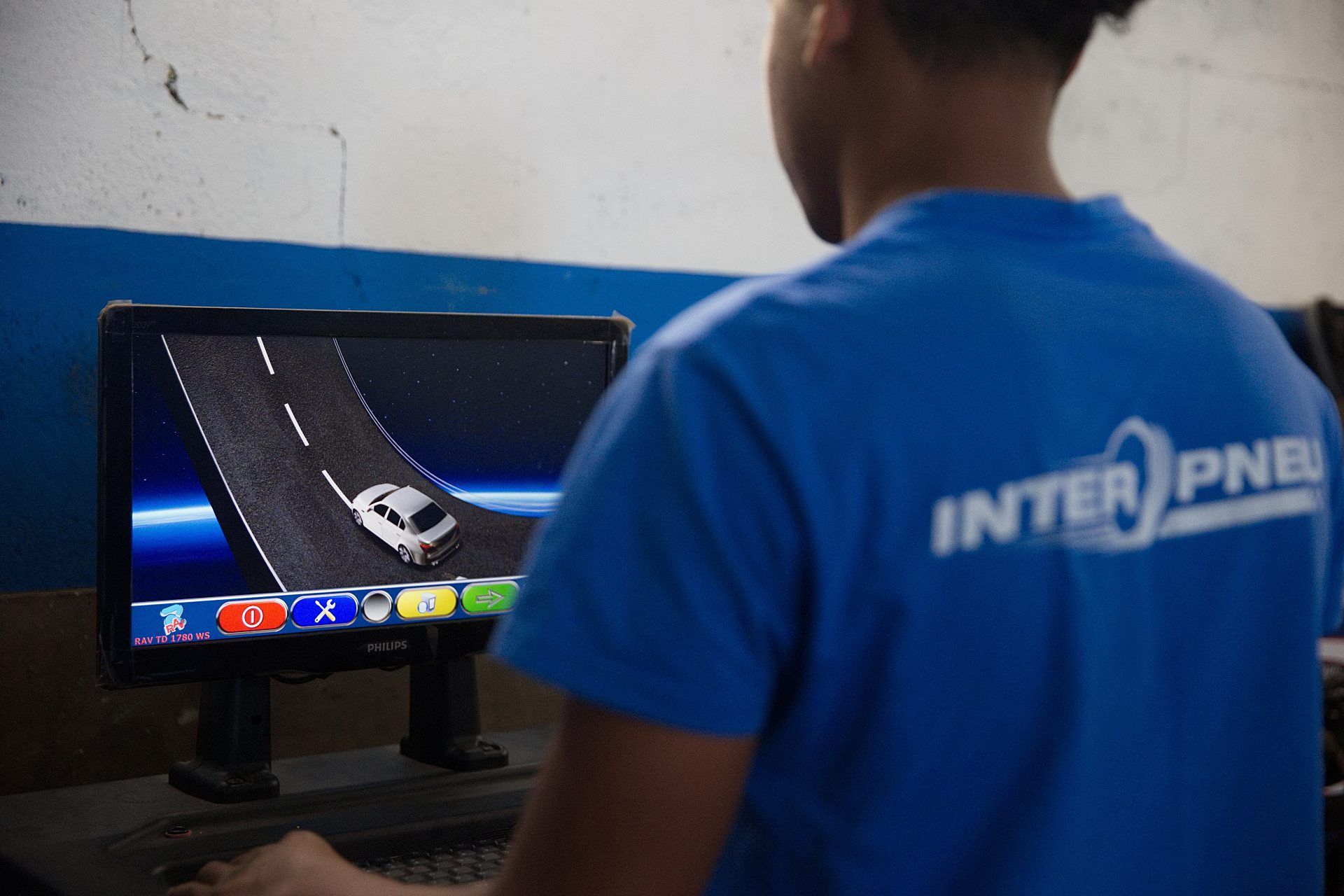 Géométrie et parallélisme d'une voiture dans un garage