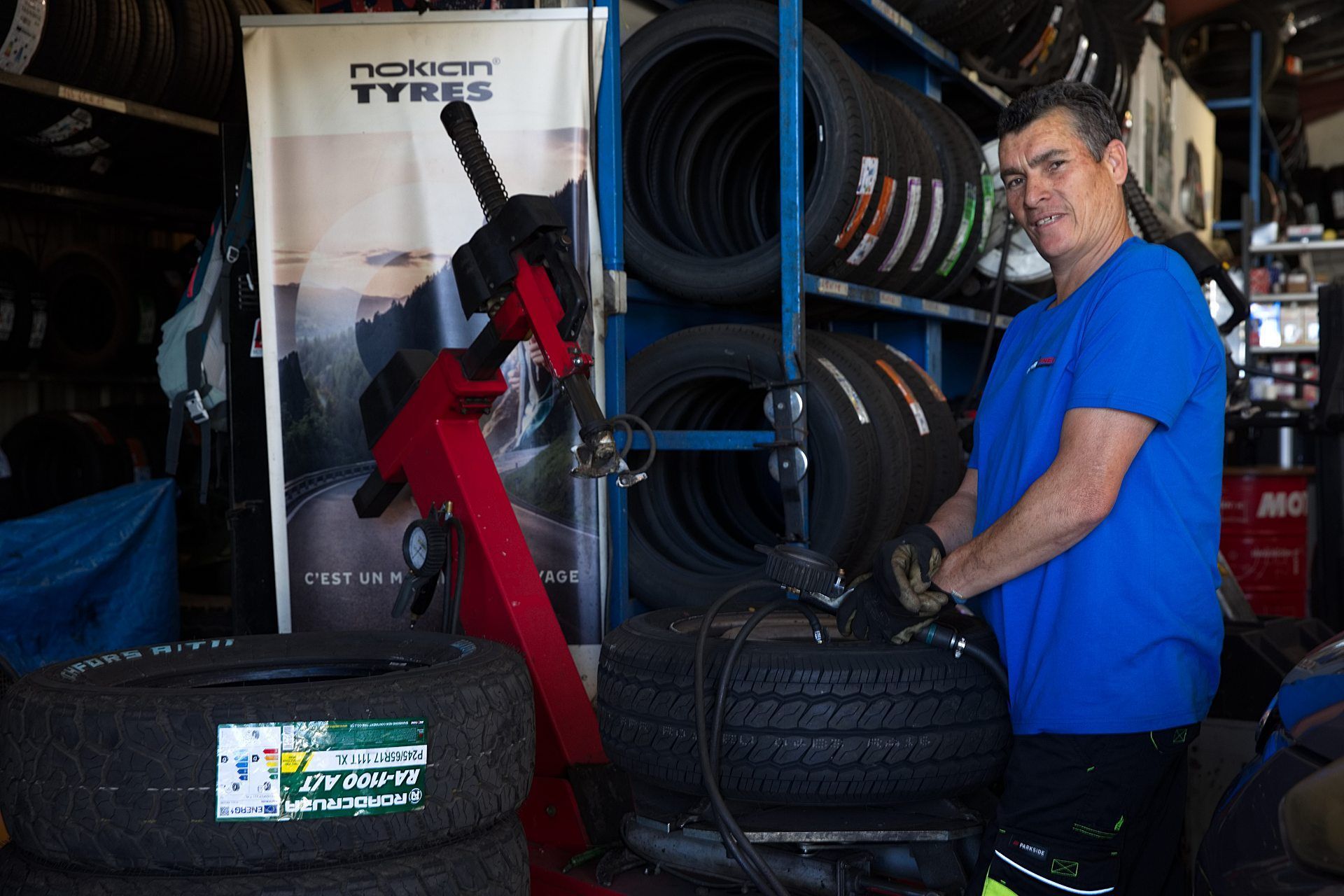 Changement de pneus sur véhicules légers