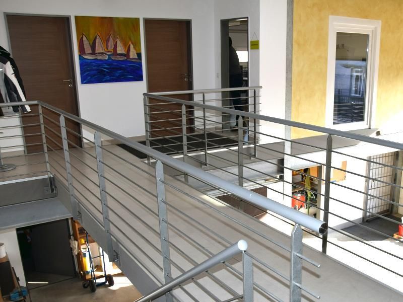 Unser Durchgang in die Büros - Malerwerkstatt Hennes GmbH aus Niederkassel