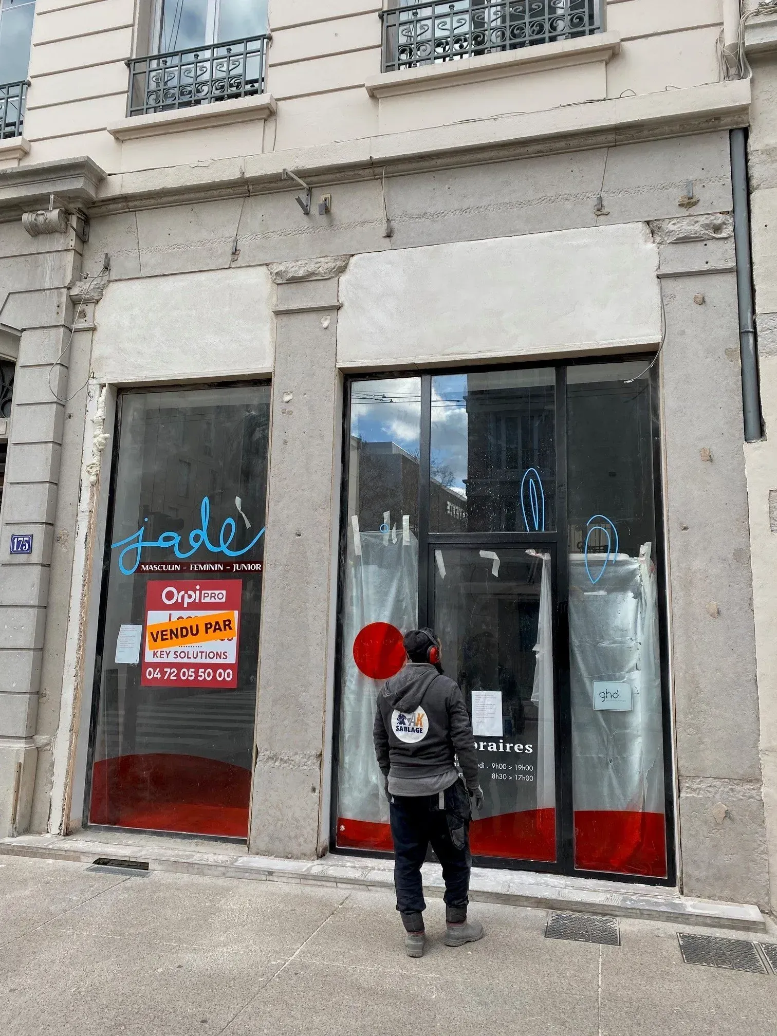 Après hydrogommage d'une façade d'immeuble.