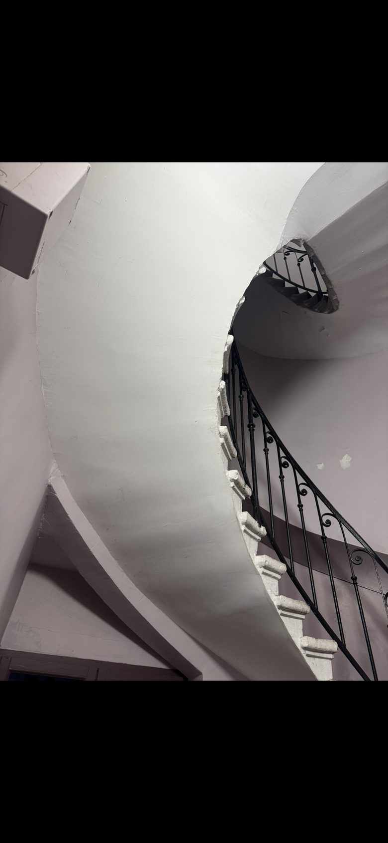 hydrogommage d'une sous face escalier pierre avant