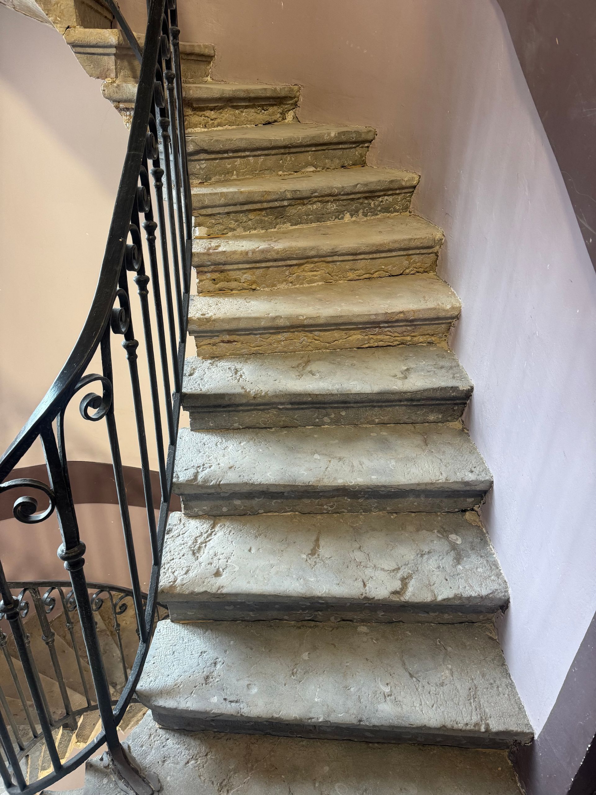 Décapage d'escalier en pierre.