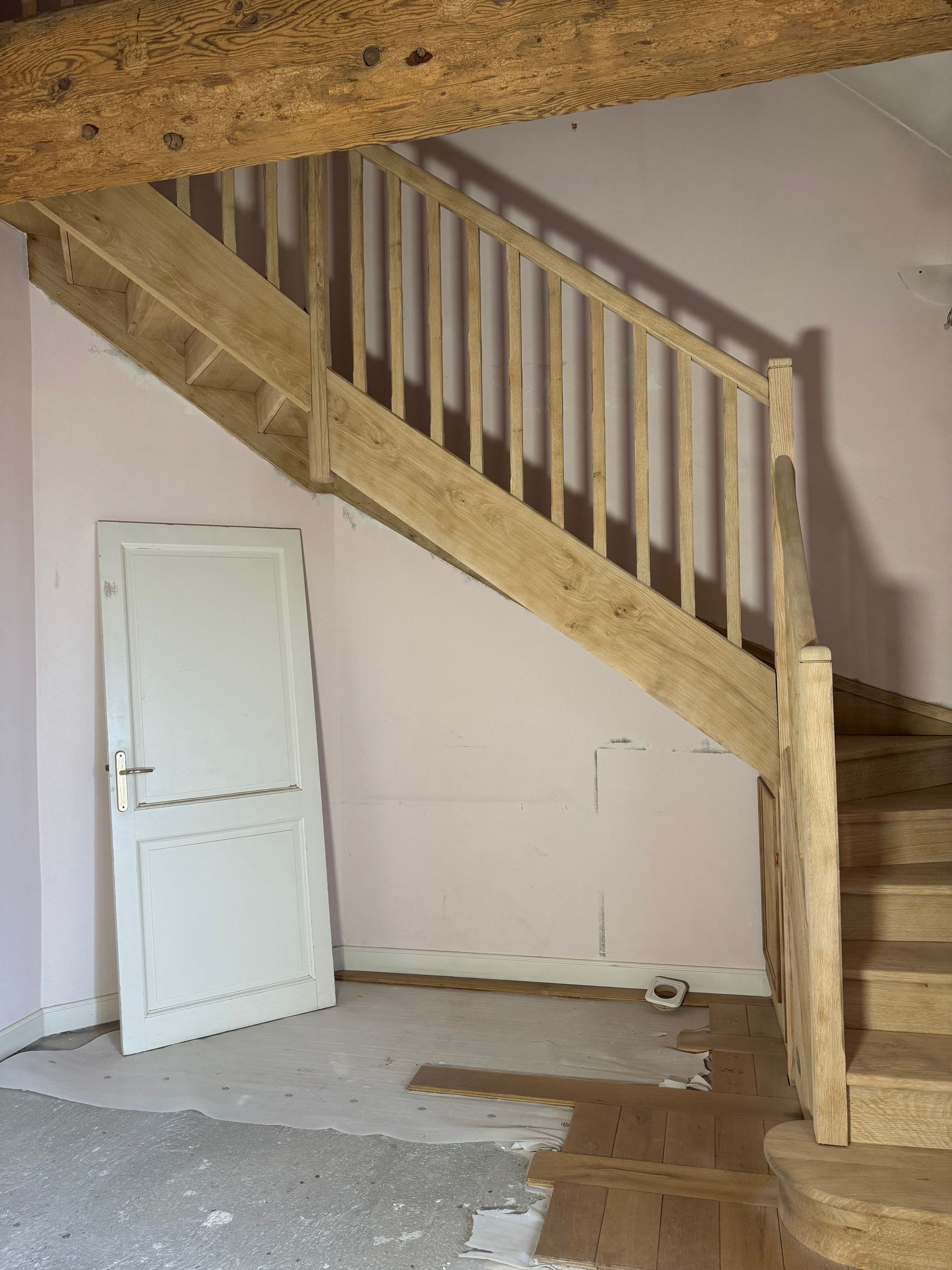 Escalier en bois après sablage.