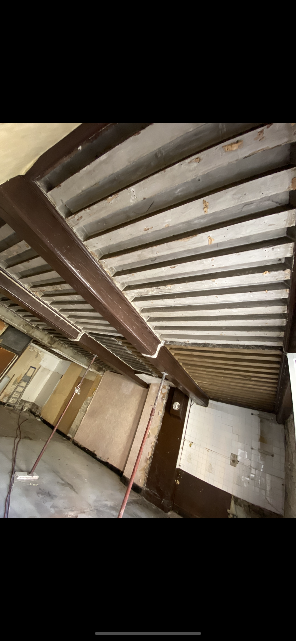 Aérogommage d’un plafond à la française dans un appartement canut à Lyon 8ᵉ