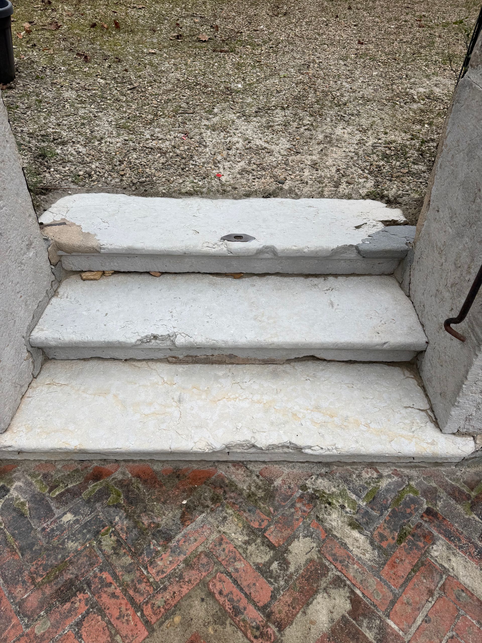 Sablage d'un escalier extérieur en pierre à Collonges au Mont d'or