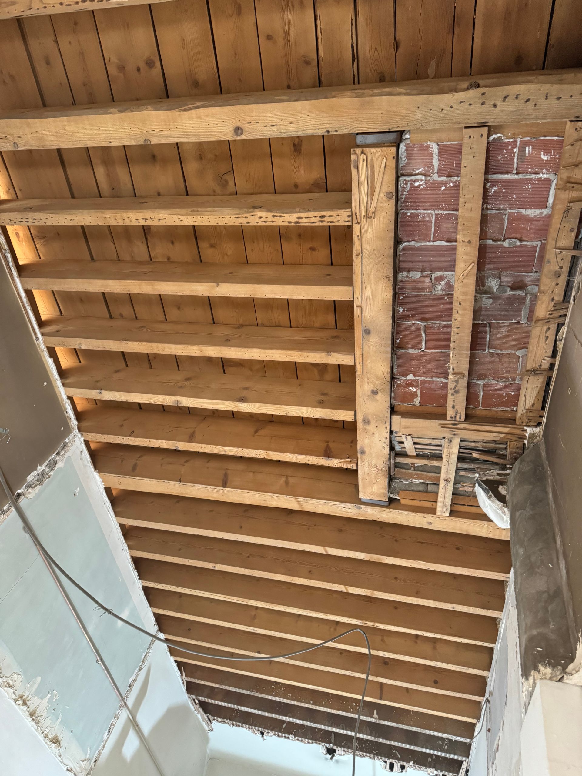 Aérogommage d’un plafond à la française dans un appartement canut à Lyon 6ᵉ