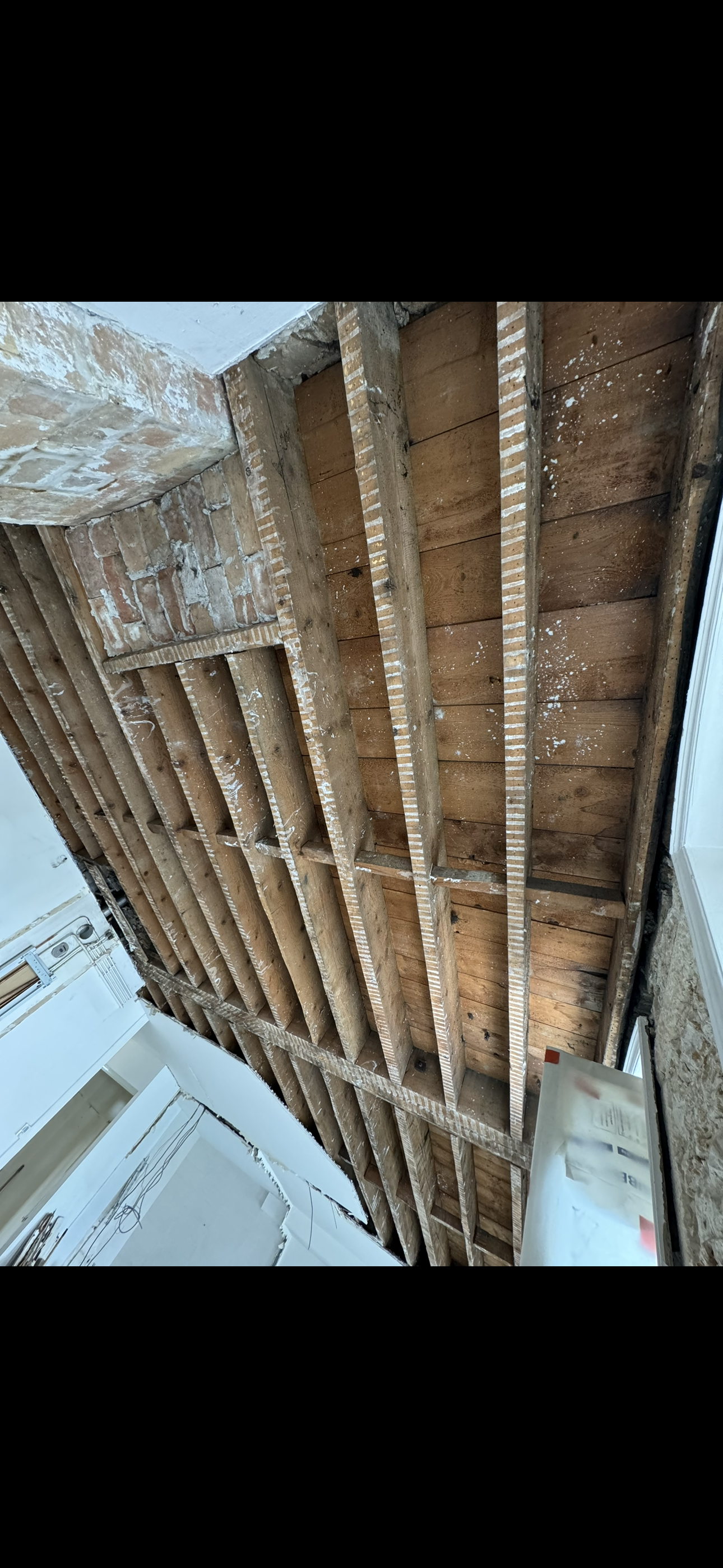 Aérogommage d’un plafond à la française dans un appartement canut à Lyon 2