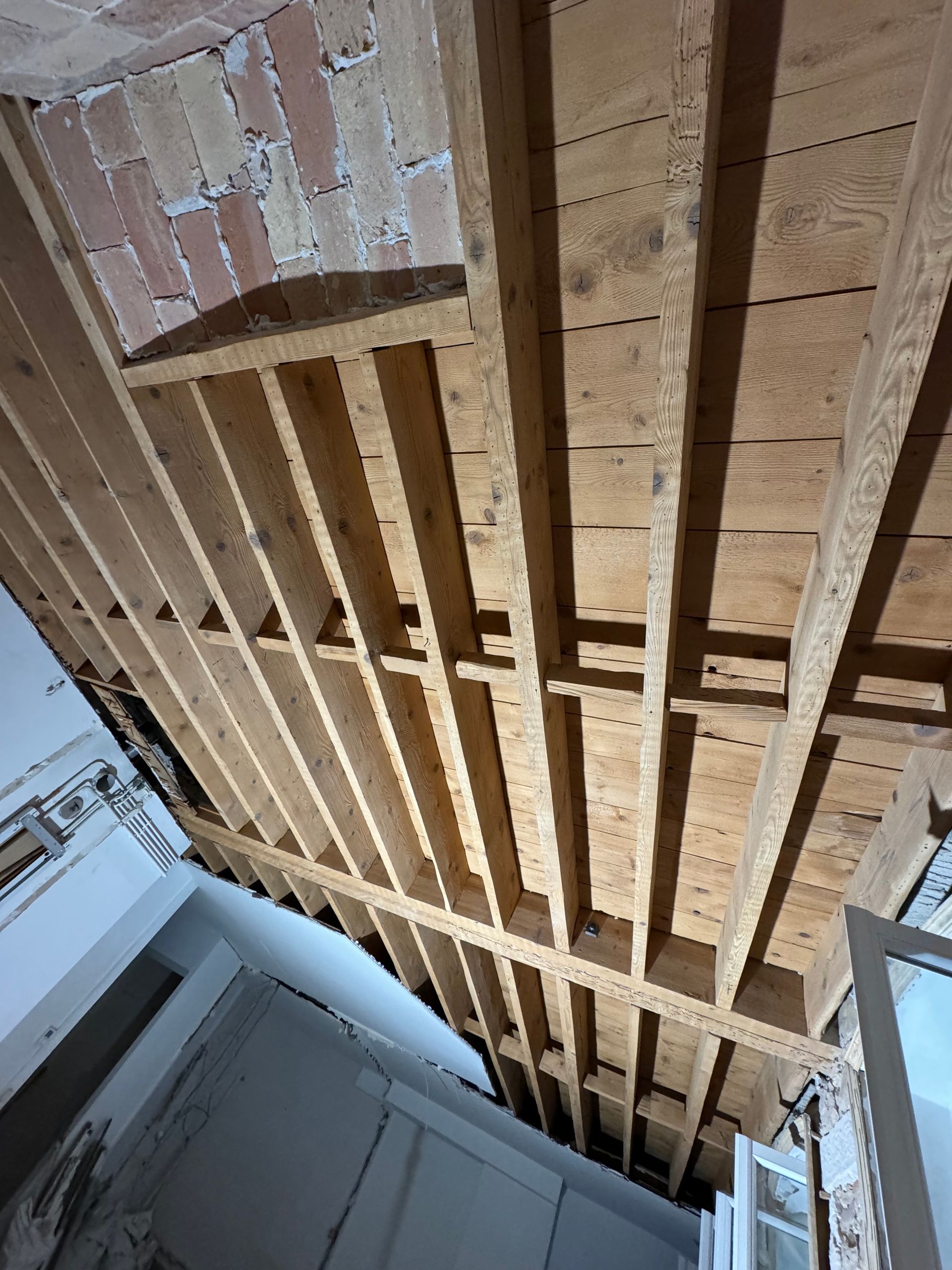 Aérogommage d’un plafond à la française dans un appartement canut à Lyon 9ᵉ (Vaise)