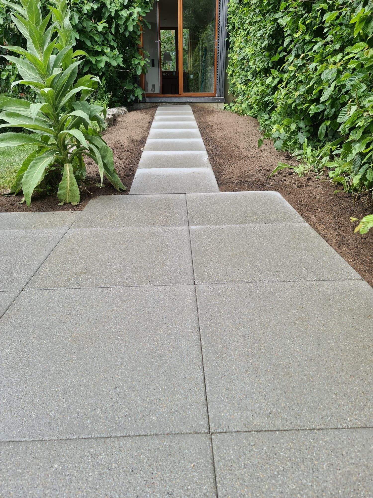 Professionelle Gartengestaltung von Bison Gartenbau AG in Muttenz, Basel, Liestal, Sissach, Pratteln und der Region Basel. Hochwertige Gartenplanung und Landschaftsbau für Ihr Zuhause.