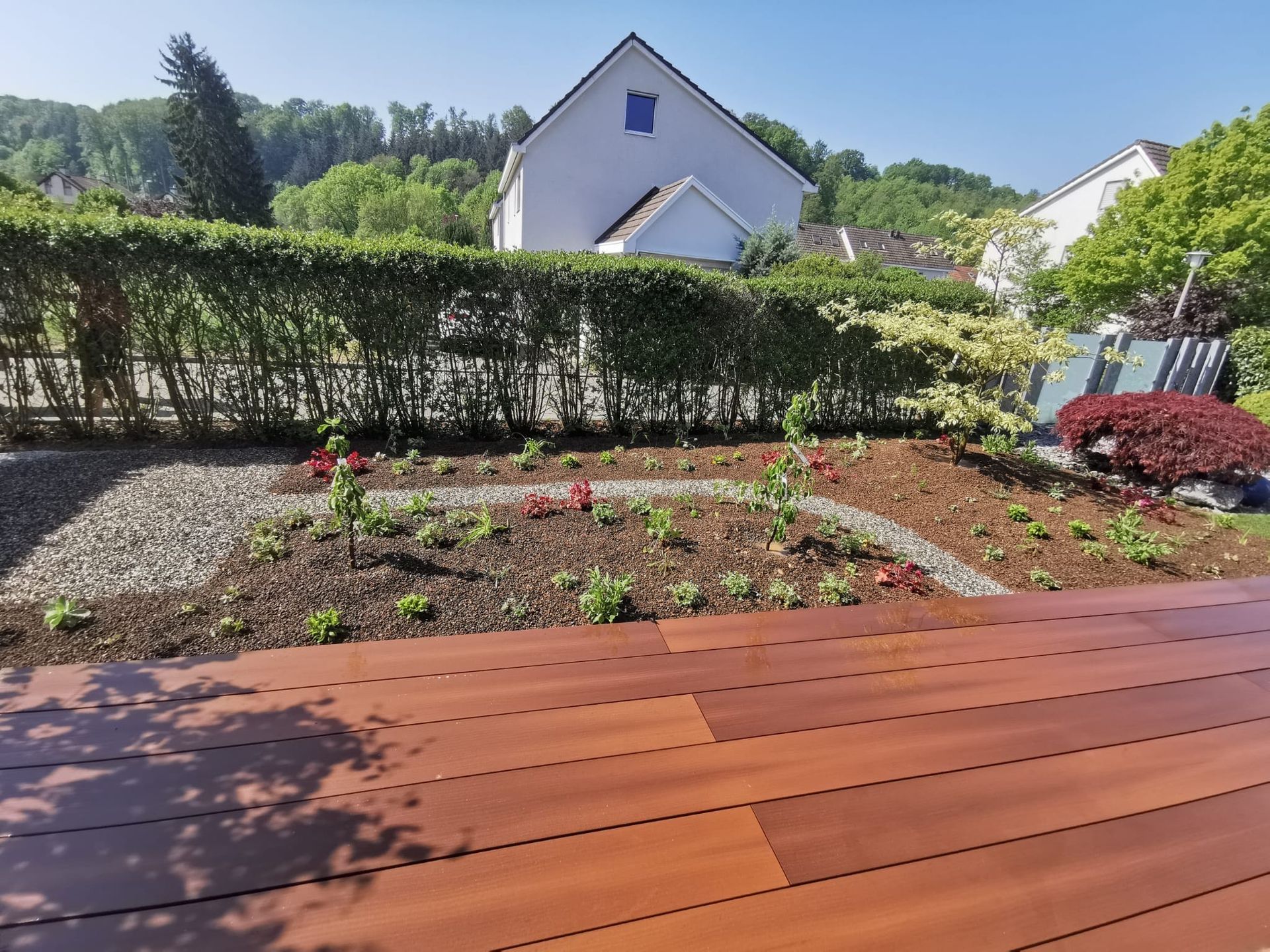 Professionelle Gartengestaltung von Bison Gartenbau AG in Muttenz, Basel, Liestal, Sissach, Pratteln und der Region Basel. Hochwertige Gartenplanung und Landschaftsbau für Ihr Zuhause.