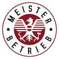 Ein rot-weißes Logo mit einem Adler in der Mitte eines Kreises.