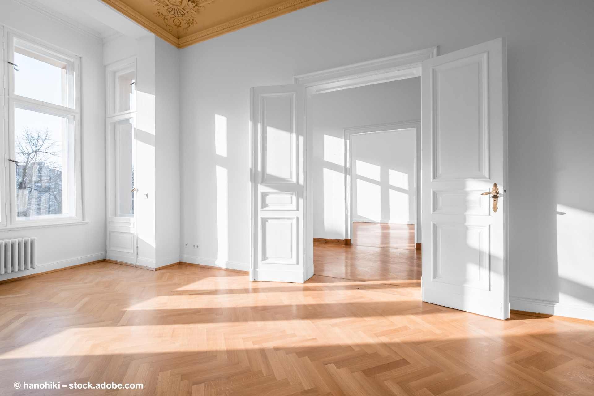 Gut beleuchtete Wohnräume in einem Haus