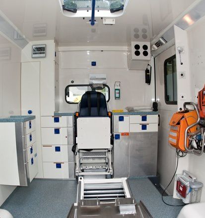 L'intérieur d'une ambulance.