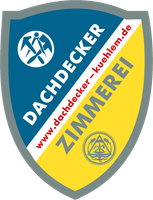Logo für Dachdecker Peter Kühlem jun. GmbH, ein Dachdecker- und Zimmereiunternehmen, in Schildform mit blauen, gelben und weißen Elementen.