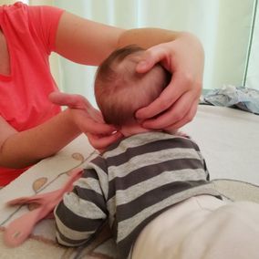Physiotherapeutische Babybehandlung