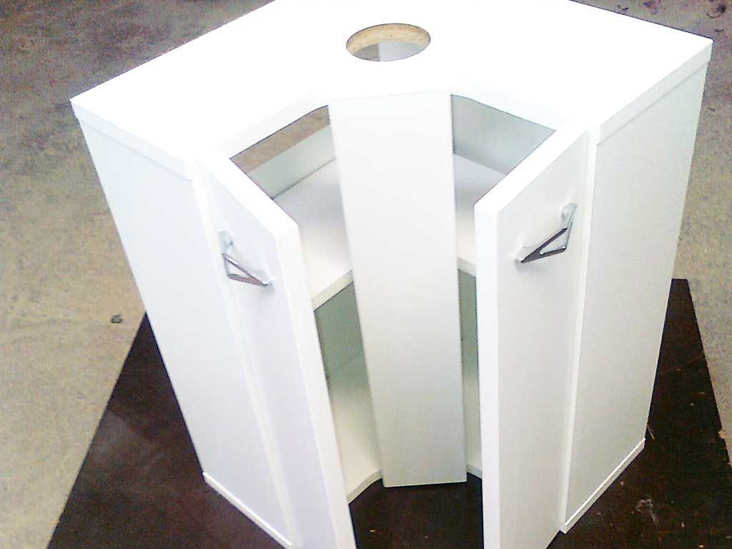 Holzbearbeitung Lettmann weißer Eckschrank / Unterschrank